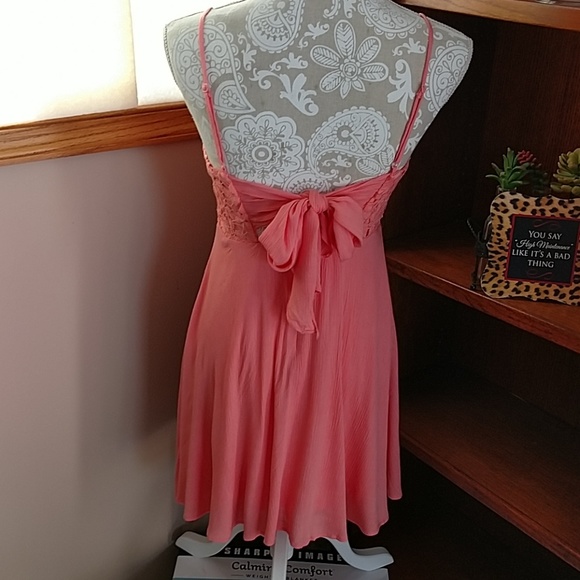 Peach colored dress. Size Various Host Pick - Picture 2 of 9